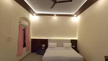Deluxe Room | Free WiFi, bed sheets