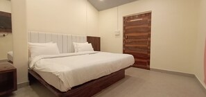 Dobbeltrom – standard, dalutsikt | Wi-fi (inkludert) og sengetøy