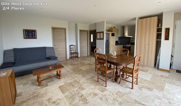 TV - GITE ALL
 COMFORT NEAR MILLAU / ROQUEFORT PANORAMIC VIEW HEATED SWIMMING POOL (Saint-Victor-et-Melvieu)