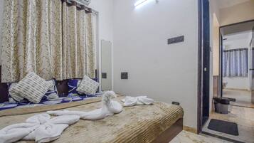 Deluxe Double Room | Free WiFi, bed sheets