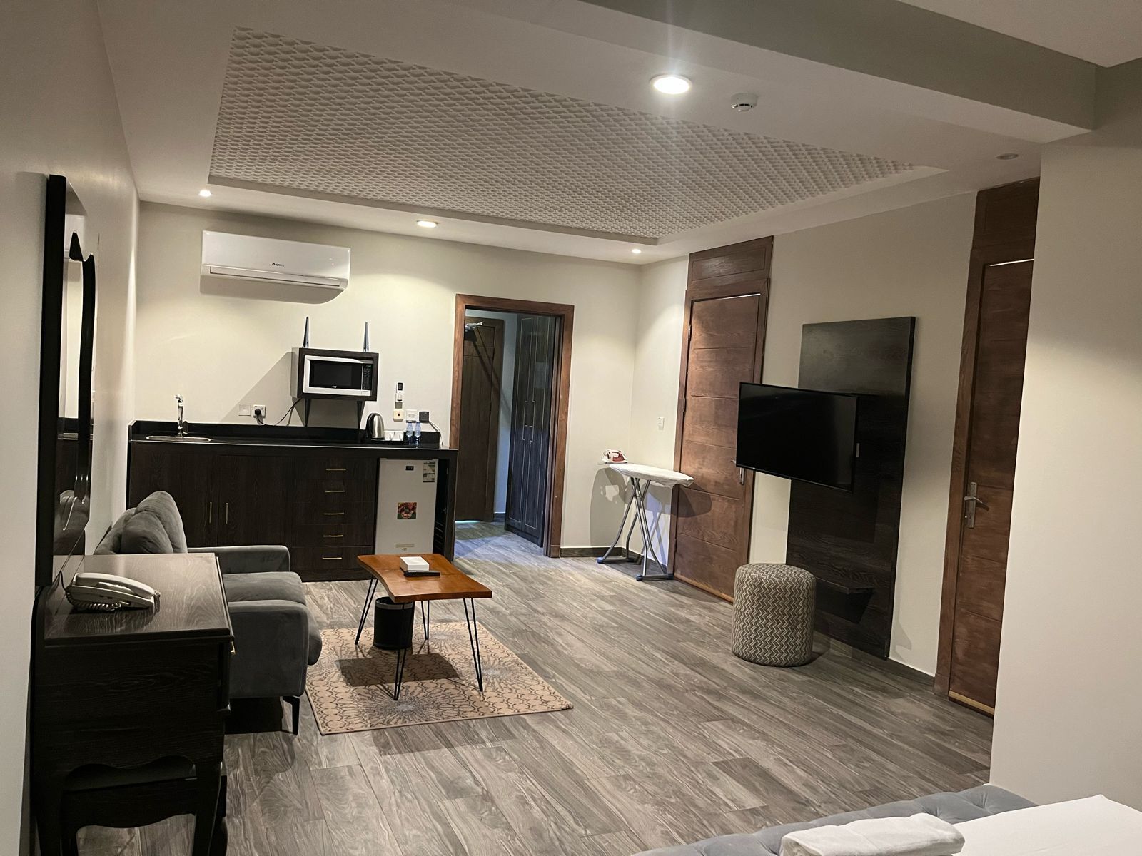 Executive Studio | Living area | 50-inch Smart TV with digital channels