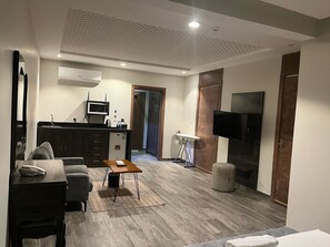 Studio Eksekutif | Area keluarga | Smart TV 50-inci dengan saluran TV digital