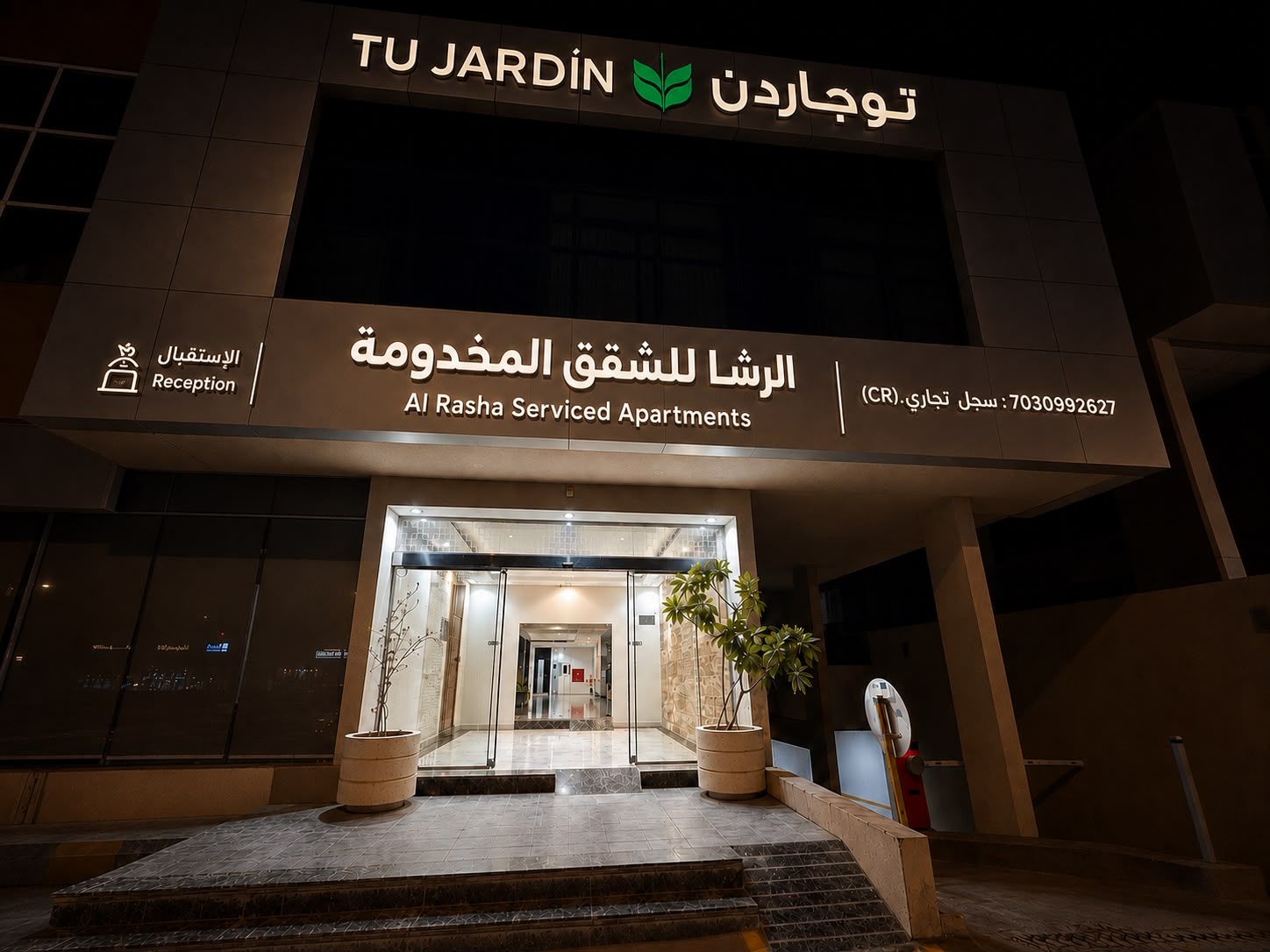 Vista frontal de la propiedad