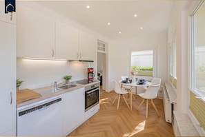 Kühlschrank, Ofen, Herdplatte, Geschirrspüler