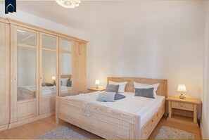 1 bedroom, iron/ironing board, free WiFi