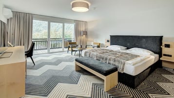 Double Room Large | Hypo-allergenic bedding, in-room safe, desk, laptop workspace