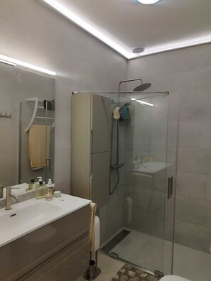 Shower, hair dryer, towels - Vakantiewoning met Gemeenschappelijk Zwembad (Ciudad Quesada)