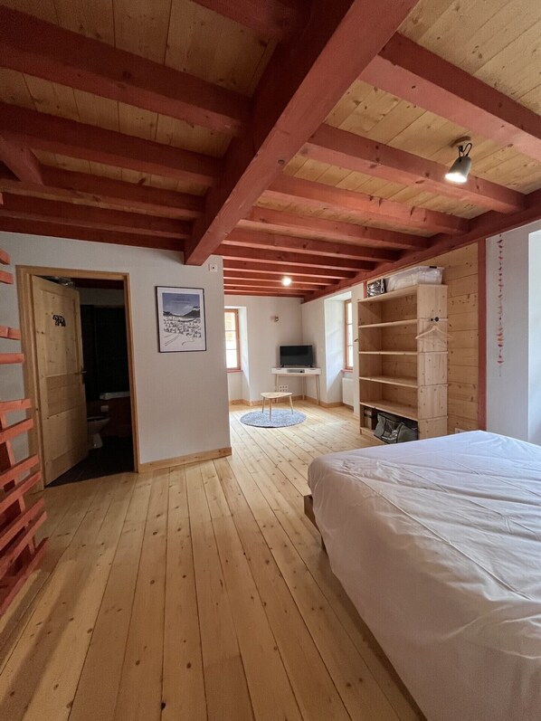 2 chambres, fer et planche à repasser, lit parapluie, Wi-Fi gratuit