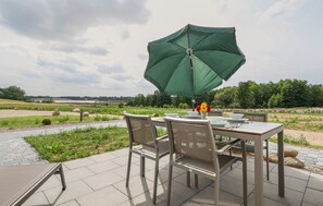 Outdoor dining - Moderne Ferienwohnung in Ruhiger Lage mit Terrasse - Wreecher Idyll Fewo 01 (Wreechen)
