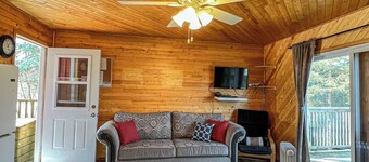 Ahmic Lake Resort's Blue Jay Cottage