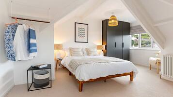 3 bedrooms, iron/ironing board, travel cot, free WiFi