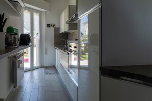Fridge, microwave, oven, stovetop - Estate By Case al Lago (Desenzano del Garda)
