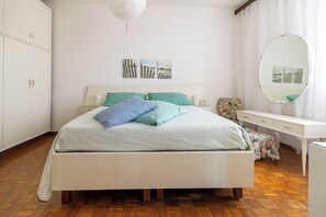 2 chambres, fer et planche à repasser, Wi-Fi gratuit, draps fournis