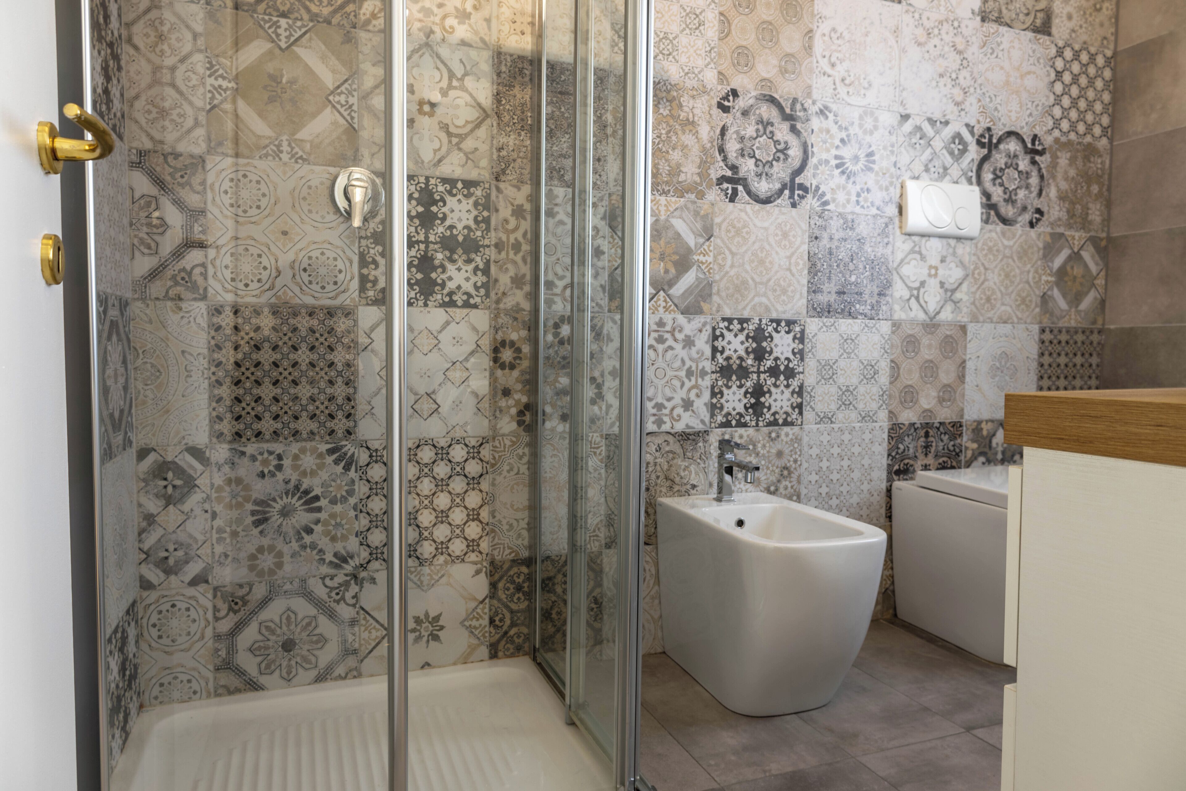 Dusche, Haartrockner, Bidet, Handtücher