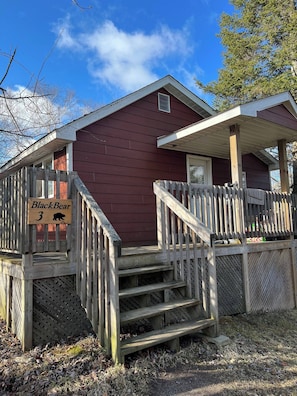 Loft, 2 Bedrooms | Front of property