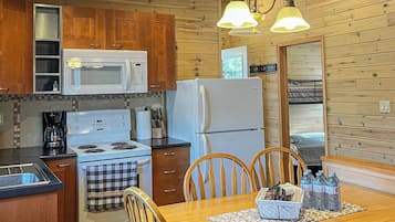 Loft, 2 kamar tidur | Dapur pribadi