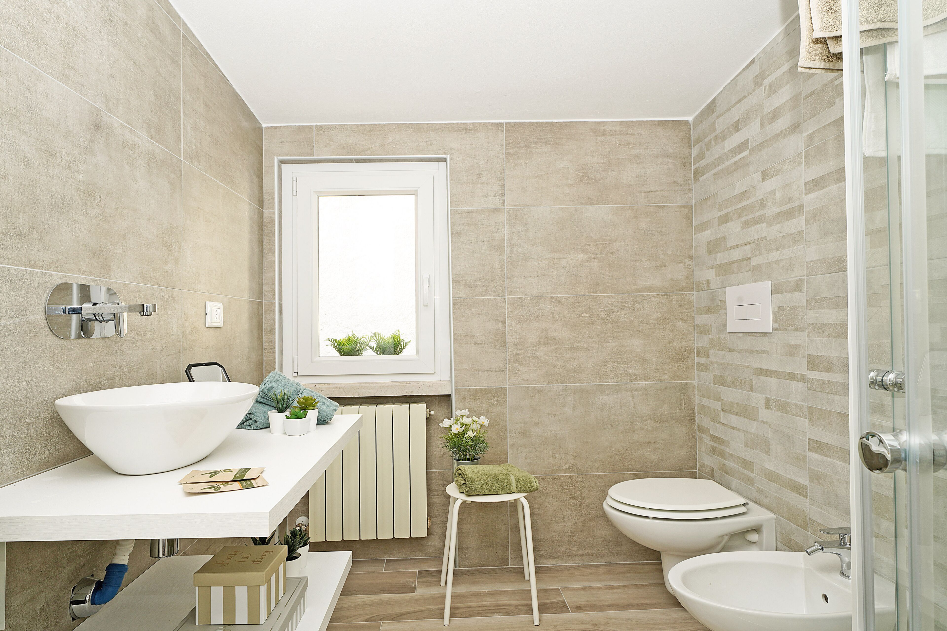 Doccia, asciugacapelli, bidet, asciugamani