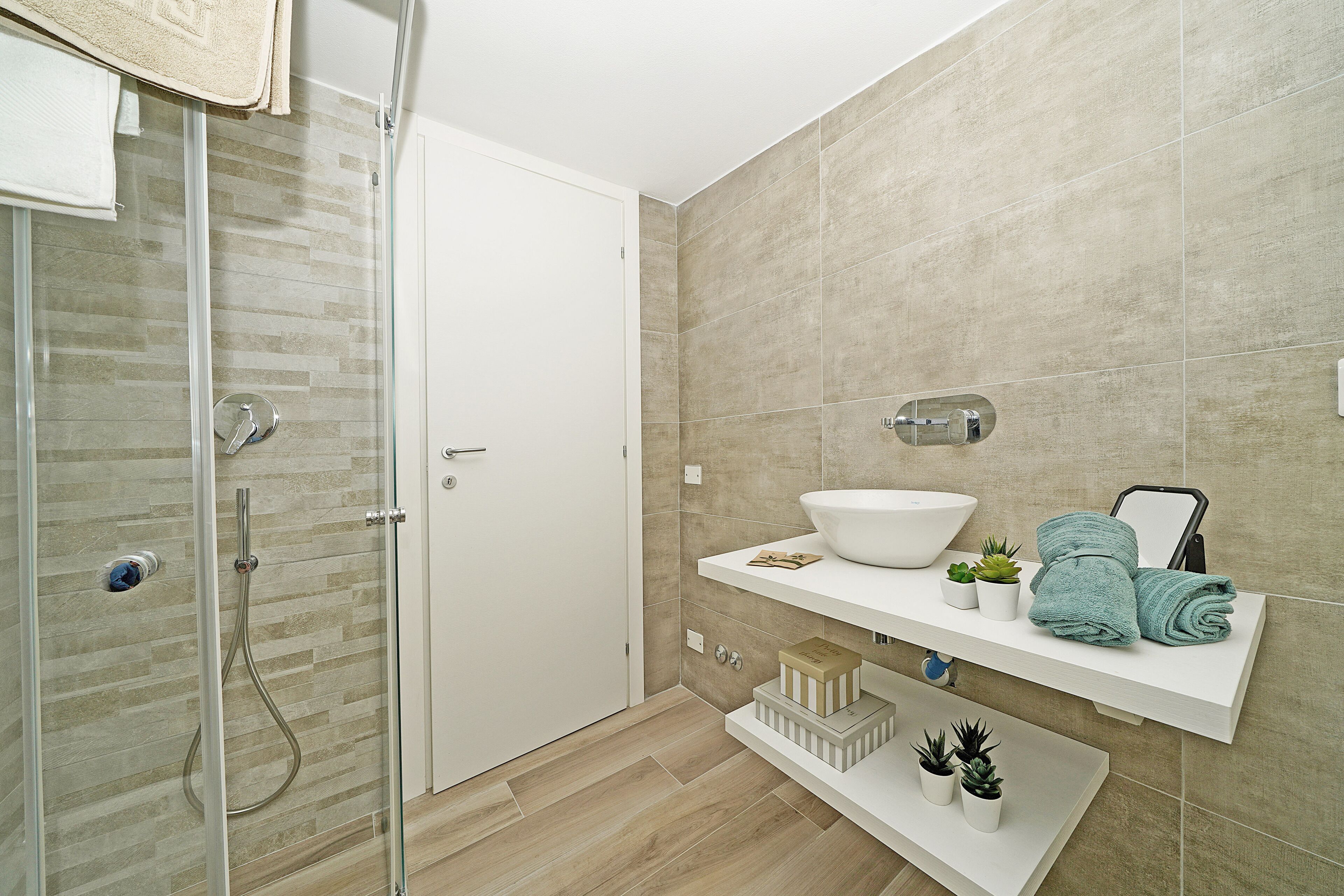 Doccia, asciugacapelli, bidet, asciugamani
