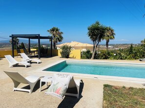 حمّام سباحة خارجي