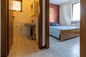 1 chambre, fer et planche à repasser, Wi-Fi gratuit, draps fournis