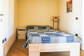 2 chambres, fer et planche à repasser, Wi-Fi gratuit, draps fournis