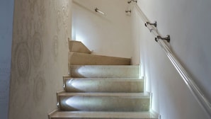 A staircase with a handrail and a light fixture on the wall. - Vicolo dei Signori By Case al Lago (Desenzano del Garda)