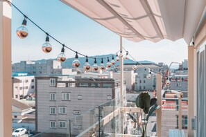 Terrace Room | Hiên