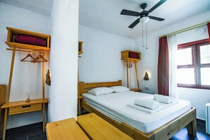 Klassieke kamer, 1 tweepersoonsbed, niet-roken, uitzicht op zee | Gratis wifi