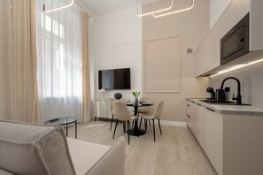 Apartamento, 2 quartos, 2 banheiros | Sala de estar