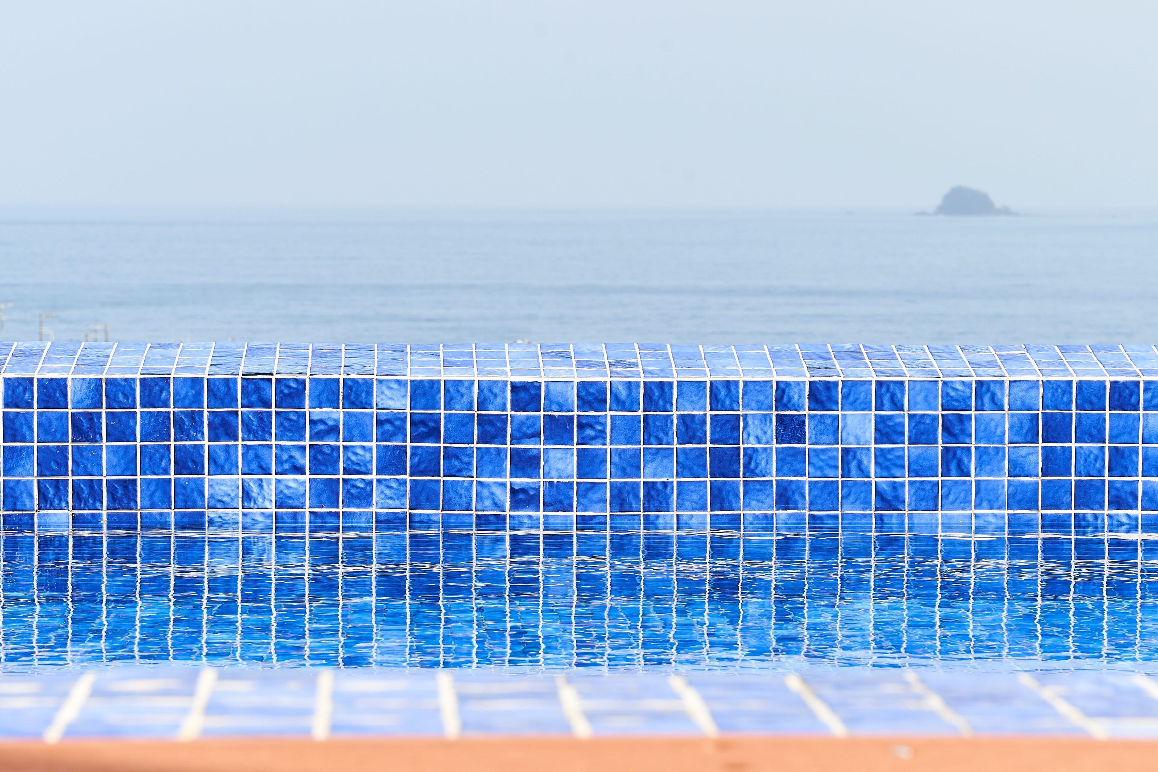 7 albercas techadas y alberca al aire libre por temporada