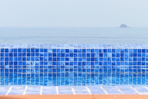 7 つの屋内プール、季節限定屋外プール