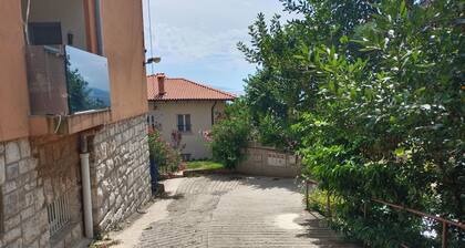 Near Sea Cozy 1-bedroom apartment in beautiful Rijeka with WiFi, AC
