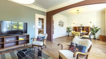 Televisión, oficina