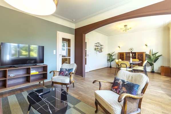 Televisión, oficina