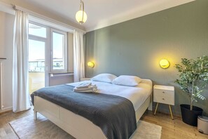 2 habitaciones, escritorio, tabla de planchar con plancha y wifi 