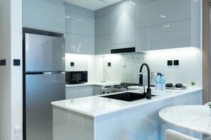 Deluxe-Apartment, 2 Schlafzimmer, Balkon, Stadtblick | Eigene Küche