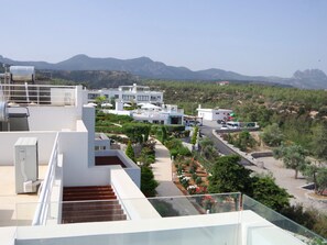 Apart Daire, 2 Yatak Odası, Balkon, Bahçe Manzaralı | Teras/veranda