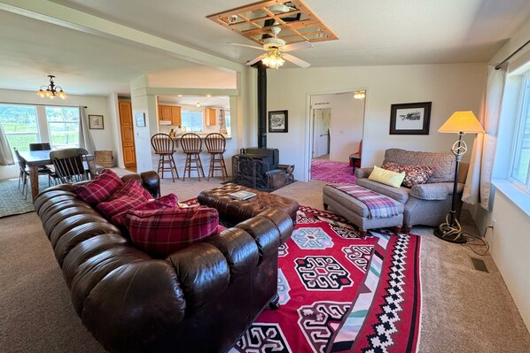 Smart TV, fireplace, offices, computer monitors