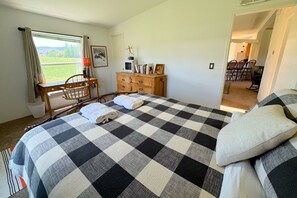 3 عدّة غرف نوم ومكتب وواي فاي مجانًا وملاءات أسرّة