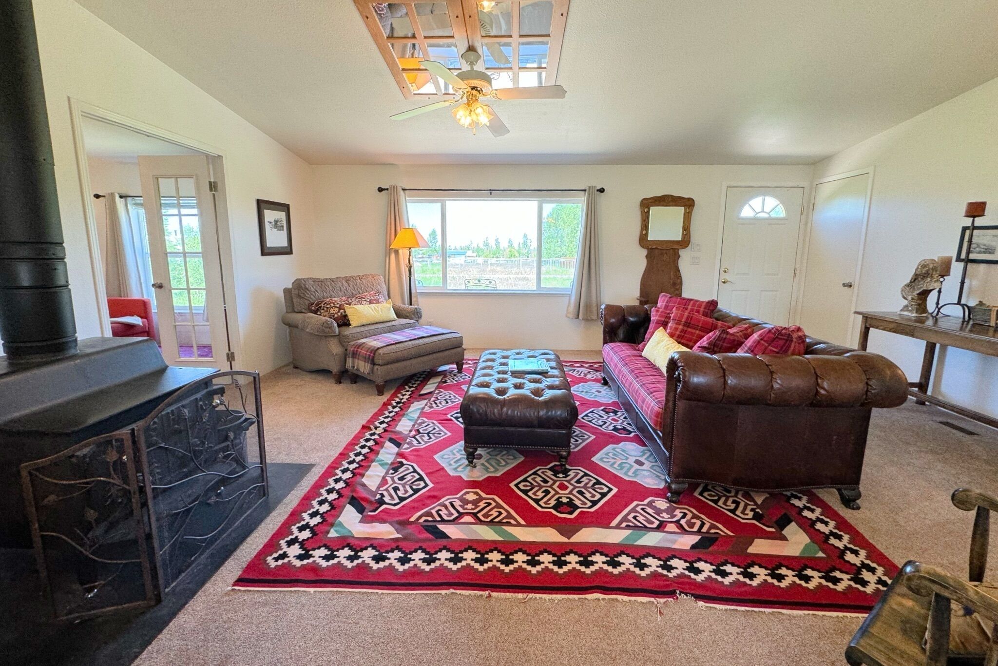 Smart TV, fireplace, offices, computer monitors