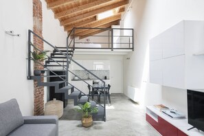 Living area - Easylife- Two-level apartment on the Navigli area (Milano)