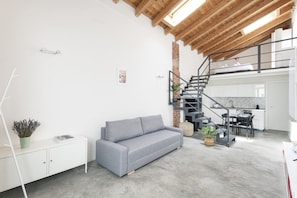 Living area - Easylife- Two-level apartment on the Navigli area (Milano)