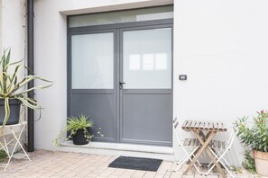 Exterior detail - Easylife- Two-level apartment on the Navigli area (Milano)