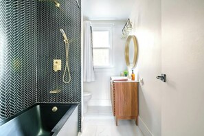 Amenidades de baño ecológicas, secadora de cabello, toallas, jabón