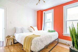 2 habitaciones, caja de seguridad en la habitación y escritorio