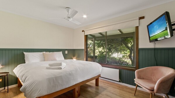 4 bedrooms, iron/ironing board, free WiFi