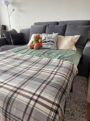 1 bedroom, iron/ironing board, travel cot, WiFi - Central & quiet 1-bed flat - parking / pool / WiFi / balcony / 4' to gondola (Crans-Montana)
