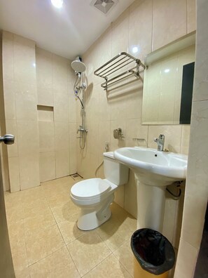 A bathroom with a toilet, sink, and shower. - Asia Jem Hotel - Bayawan (Bayawan City)