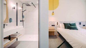 Une salle de bain moderne avec une douche, un lavabo et un miroir.