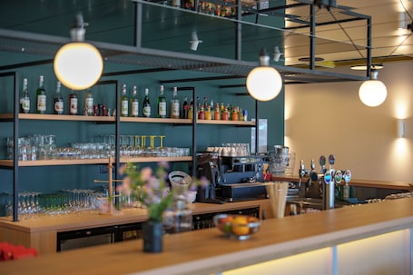 Bar (on property). Hôtel AKENA HOERDT - STRASBOURG